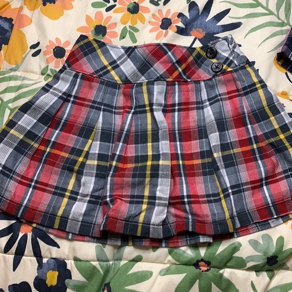 Girls Garanimals Size 3T one set and an extra skirt worn once. - Picture 3 of 6